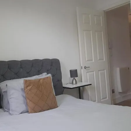 Crown Central Apartments Aberdeen Room photo